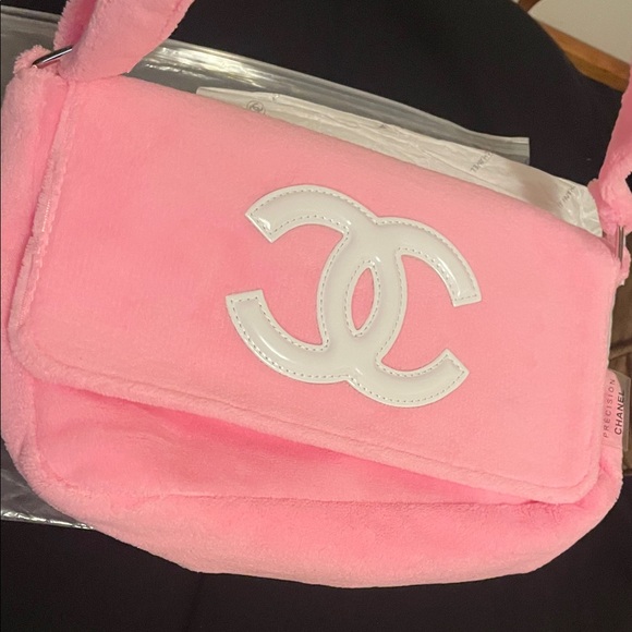 CHANEL VIP Precision soft crossbody - Picture 13 of 17